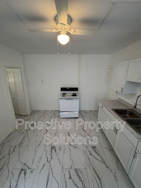 Building Photo - 718-720 Archbald St