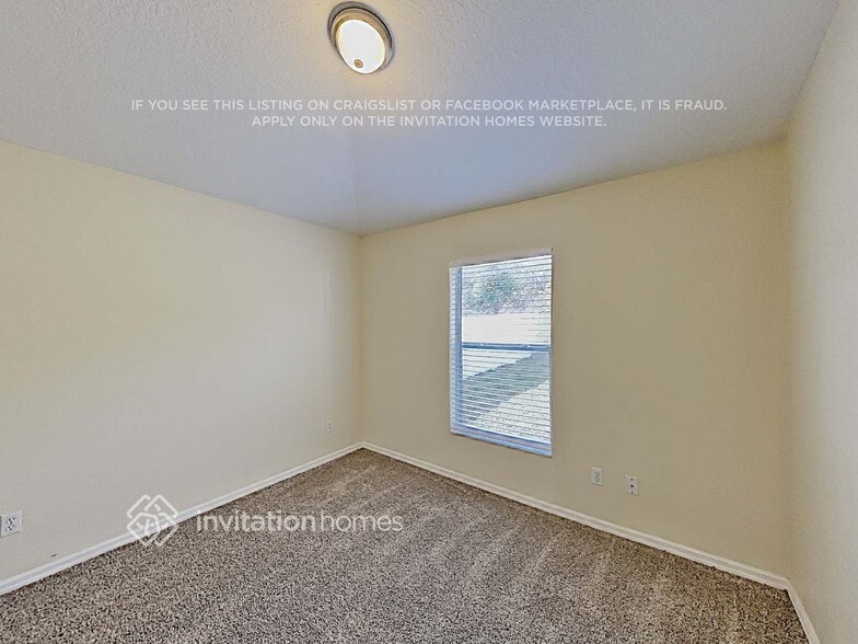 Building Photo - 370 Pine Springs Dr