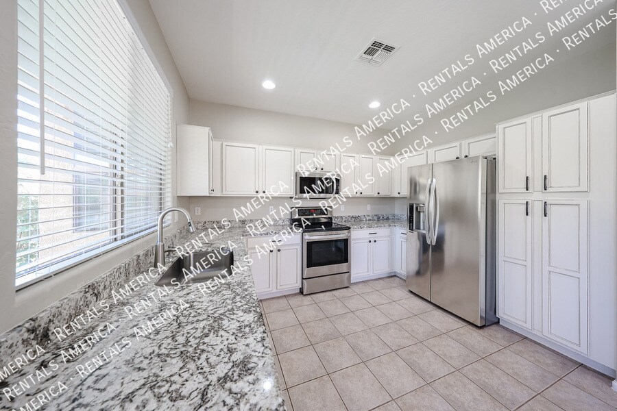 Building Photo - 16926 W Nottingham Way