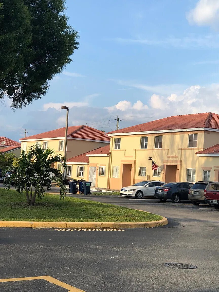 Building Photo - 336 NW 114th Ave