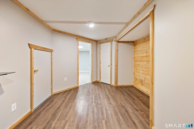 Building Photo - 135 Fairway Dr