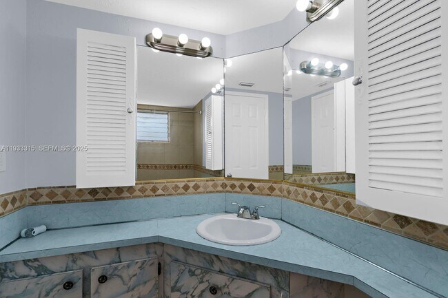 Building Photo - 1300 NE 191st St