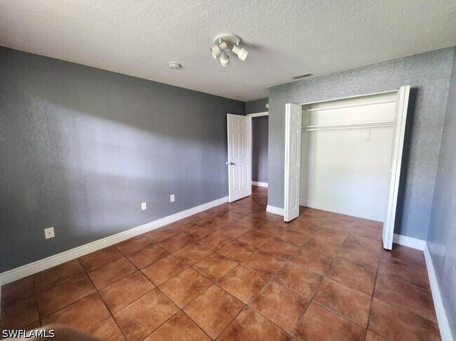 Building Photo - 416 Banyon Tree Cir