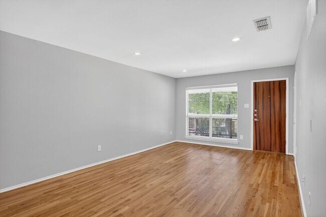 Building Photo - 4616 W Lovers Ln