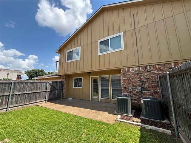 Building Photo - 3302 Wells Dr