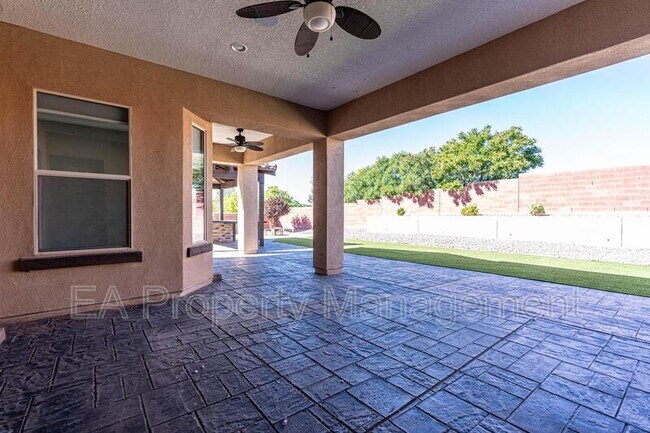 Building Photo - 827 Mesa Roja Trail NE