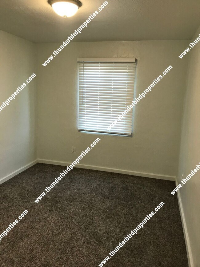 Building Photo - 1225 San Mateo Blvd SE