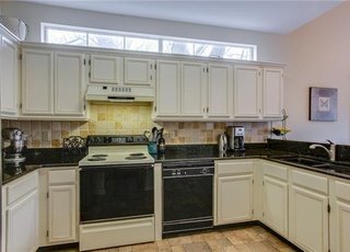 Building Photo - Charming 3 Bedroom Nashville Home with Pristine Hardwood Floors & 3 Full Baths!