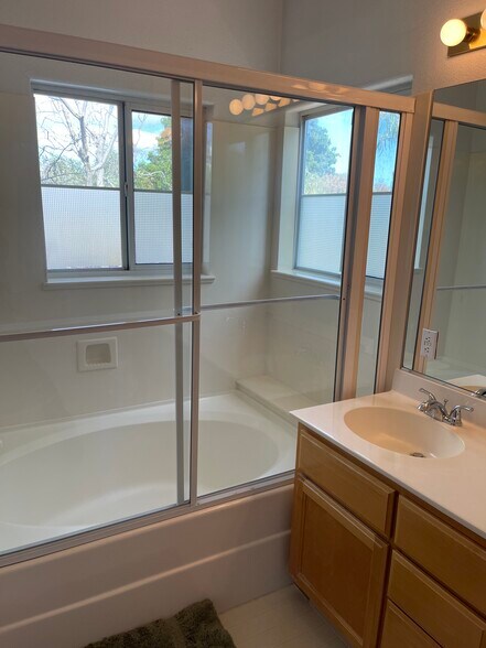 Building Photo - 375 Hope St