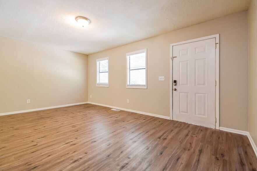 Building Photo - 5461 Austell Rd