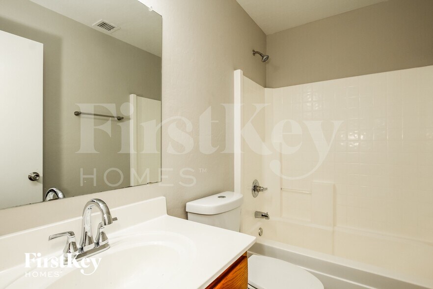 Building Photo - 7221 W Marlette Ave