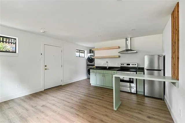 Building Photo - 2115 Danneel St