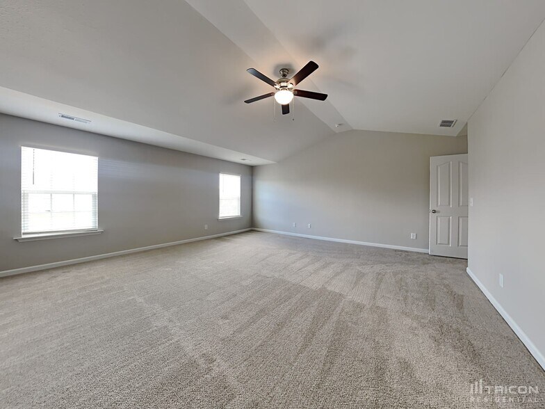 Building Photo - 905 Farnsworth Dr