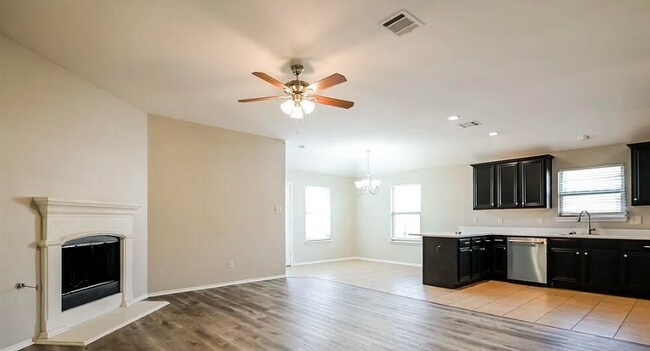 Building Photo - 113 Independence Tr