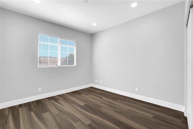 Building Photo - 2141 E Nugent St