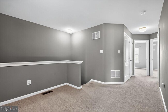 Building Photo - 96 Eagleview Terrace