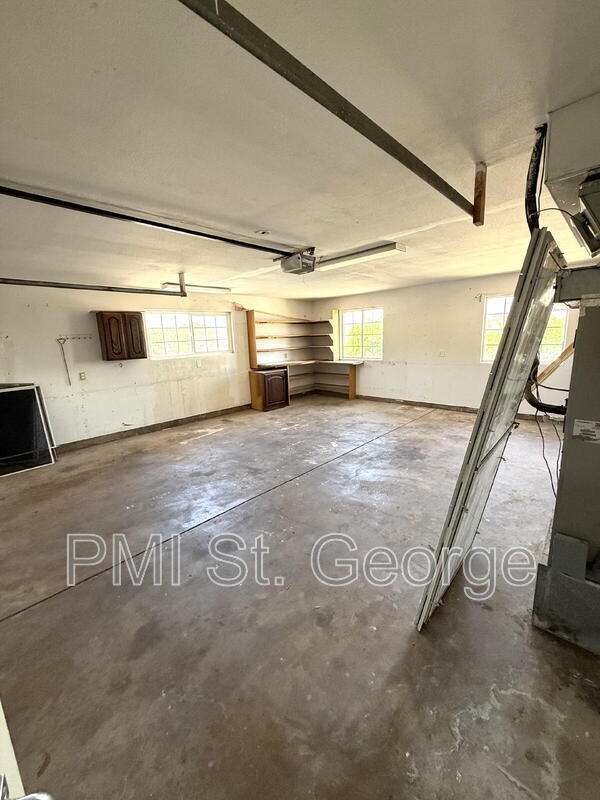 Building Photo - 2506 W Grandview Dr