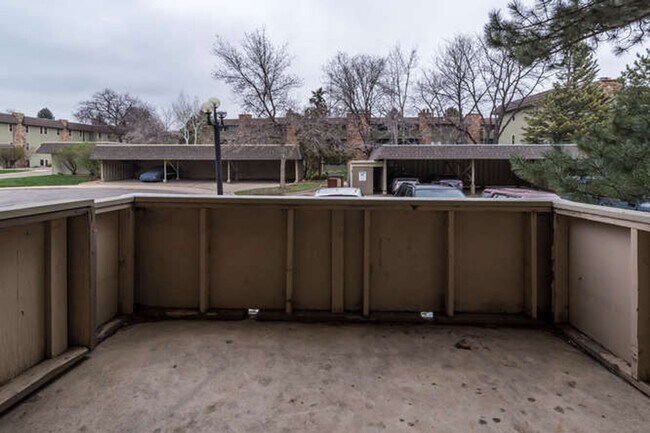 Building Photo - Charming  2 Bed 2 Bath Main Floor Condo Available June 12!