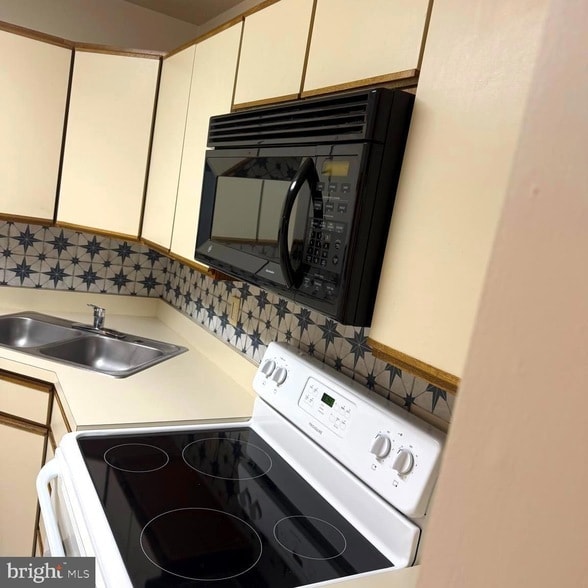 Building Photo - 12 Rain Flower Path