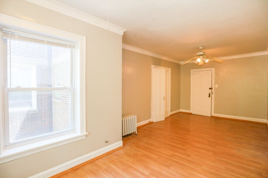 Building Photo - 5051 N Glenwood Ave