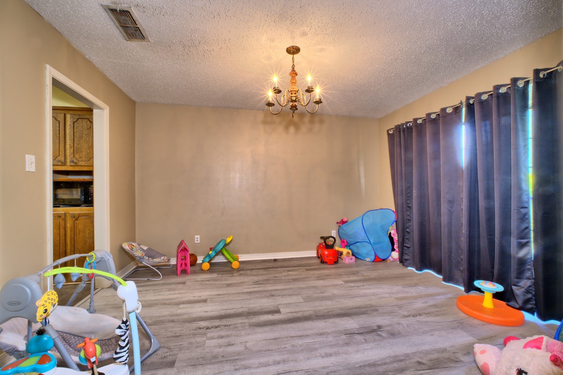 Building Photo - 10014 Mustang Cir
