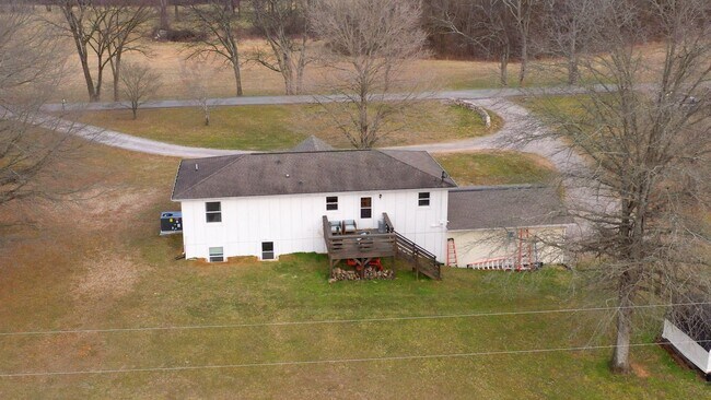 Building Photo - Stunning home situated on over 1 acre in North Thompson’s Station!