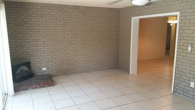 TV room - 636 Tulane Ave