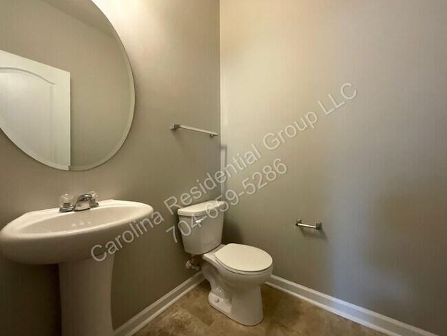Building Photo - 9143 Magnolia Lily Ave