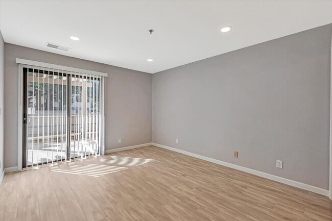 Building Photo - 181 Centre St