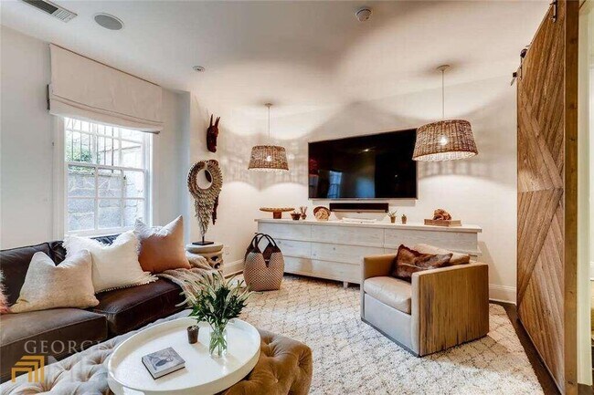 Building Photo - 2962 Savoy Way