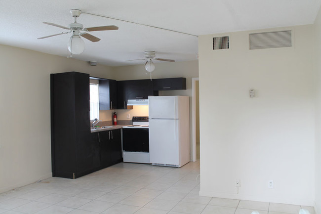 Kitchen view - 4140 Woodside Dr