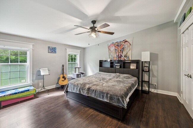 Building Photo - 3063 Sweet Home Rd