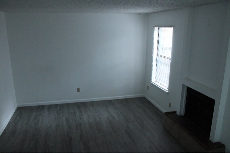 Building Photo - 3747 Donovan Dr