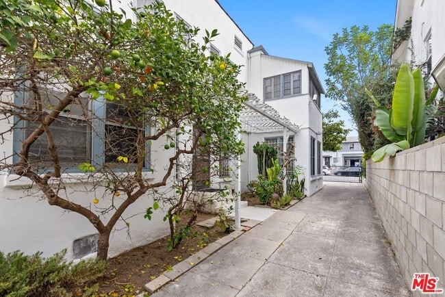 Building Photo - 727 Crenshaw Blvd