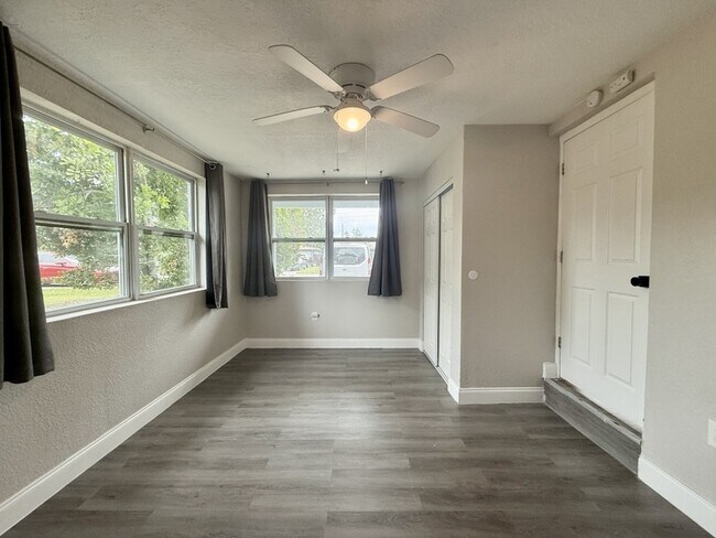 Building Photo - 1375 Tuscola St