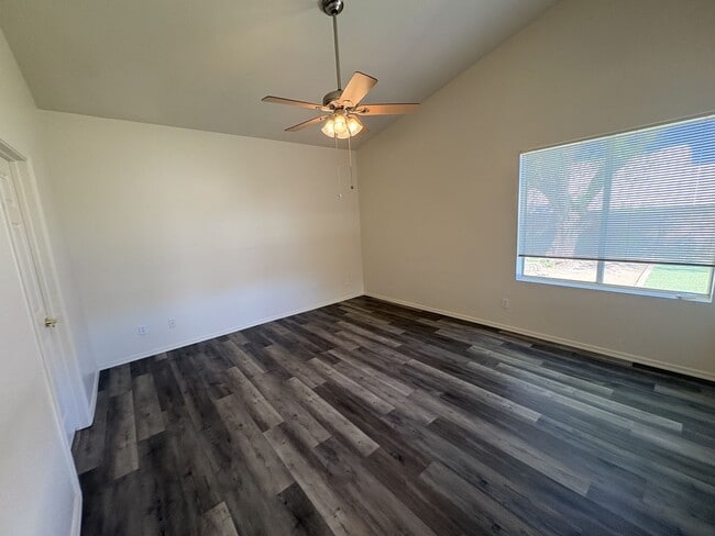 Building Photo - Great eastside location pet friendly