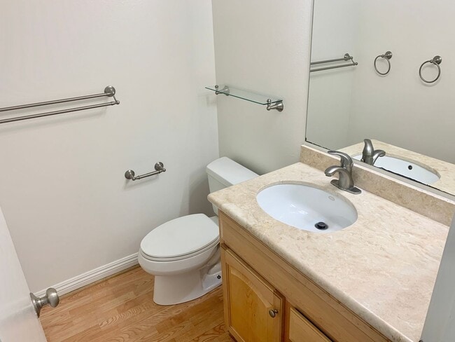 Building Photo - Five Bedroom Single Family Home in Irvine!