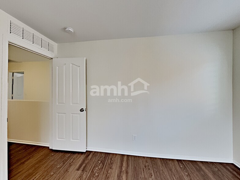 Building Photo - 7923 W Payson Rd