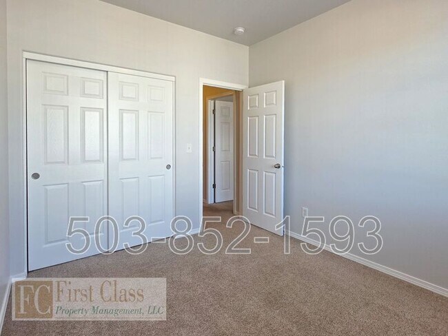 Building Photo - 21844 SW VINTNER Ln