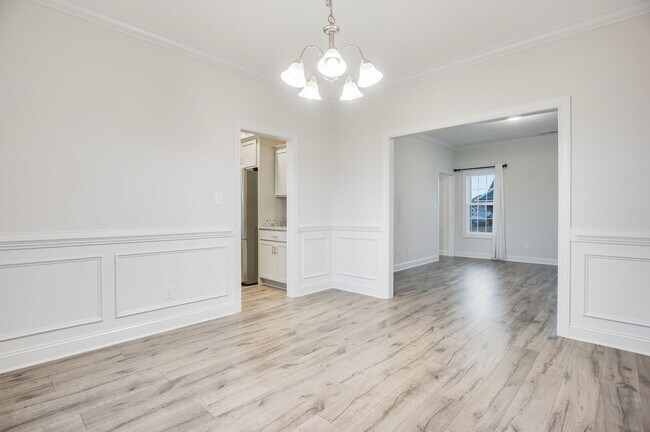 Building Photo - 917 Uplands Ln