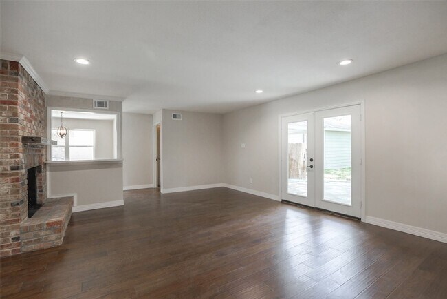 Building Photo - 730 Bison Dr