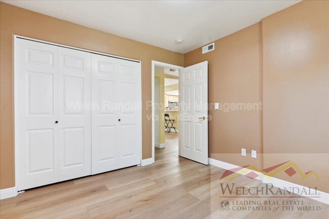 Building Photo - 3831 S River Run Wy