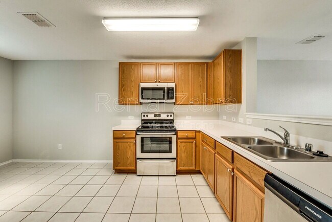 Building Photo - 1345 Castle Ridge Rd