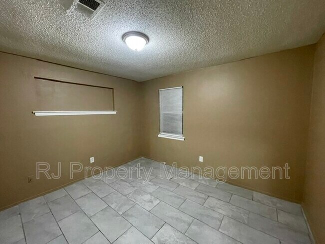 Building Photo - 1766 Cincinnati Rd