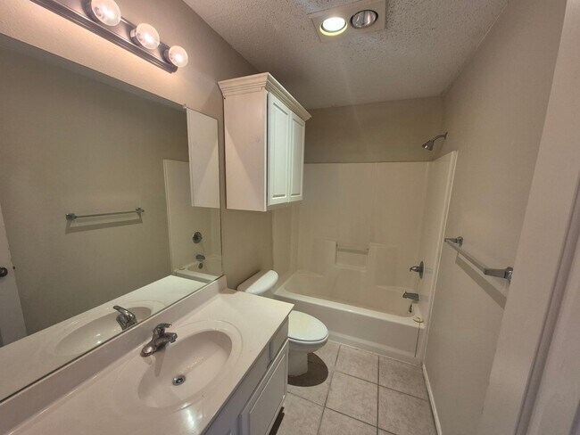 Building Photo - 809 N Evanston Ave