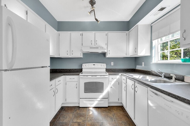 Great Kitchen Cabinet Space - 28 Linwood Ave