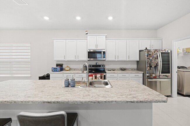 Building Photo - 692 NE Turtleback Trail