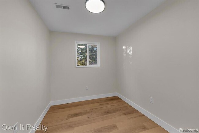 Building Photo - 4316 Lakewood St