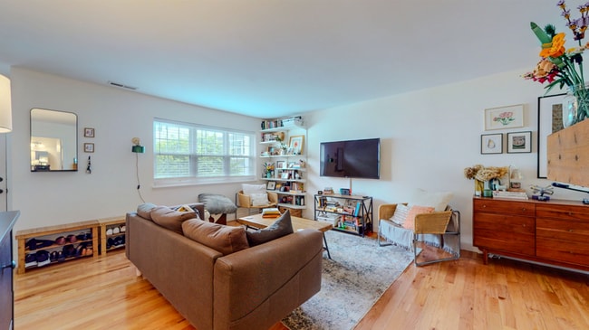 Building Photo - Beautiful 2 Bedroom Multi Level Condo