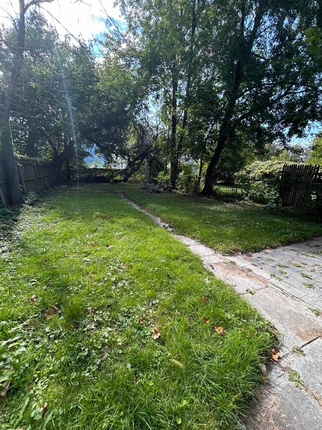 Building Photo - SPECIAL OFFER !! Cozy 2-Bedroom Home in Cleveland / Pet-Friendly / Vouchers Accepted / Available ...